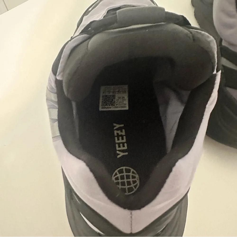 Adidas Yeezy 700 MNVN Shoes Size 7.5 Mens/9Women's Geode/Black GW9526 YZY 700